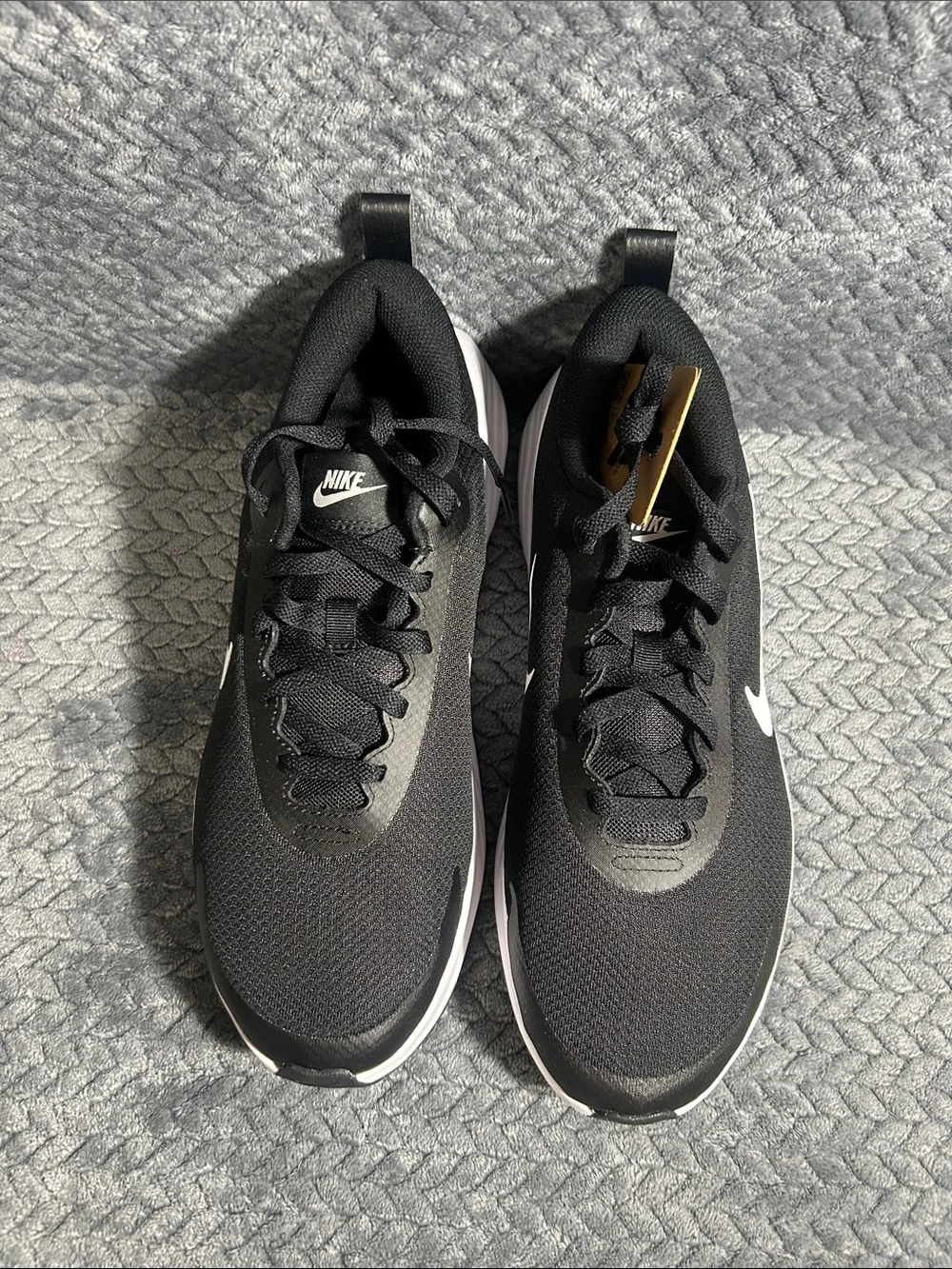 Nike Men’s Black and White Lightweight Running Shoes